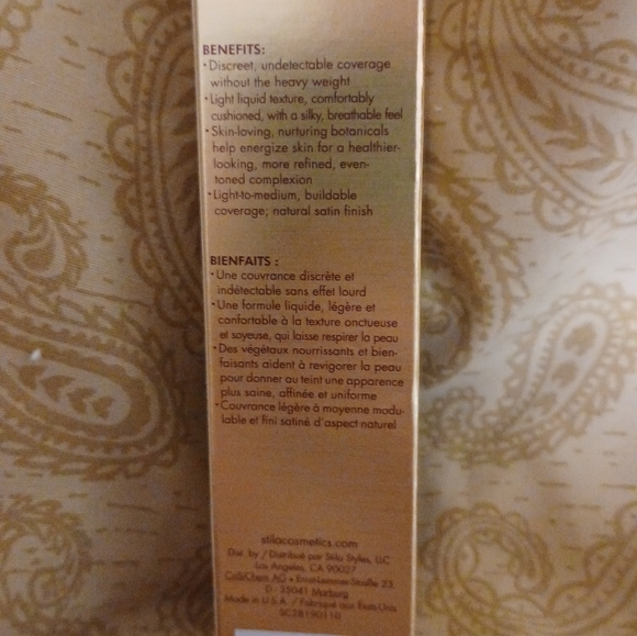 Stila hide & chic fluid foundation - Picture 3 of 7